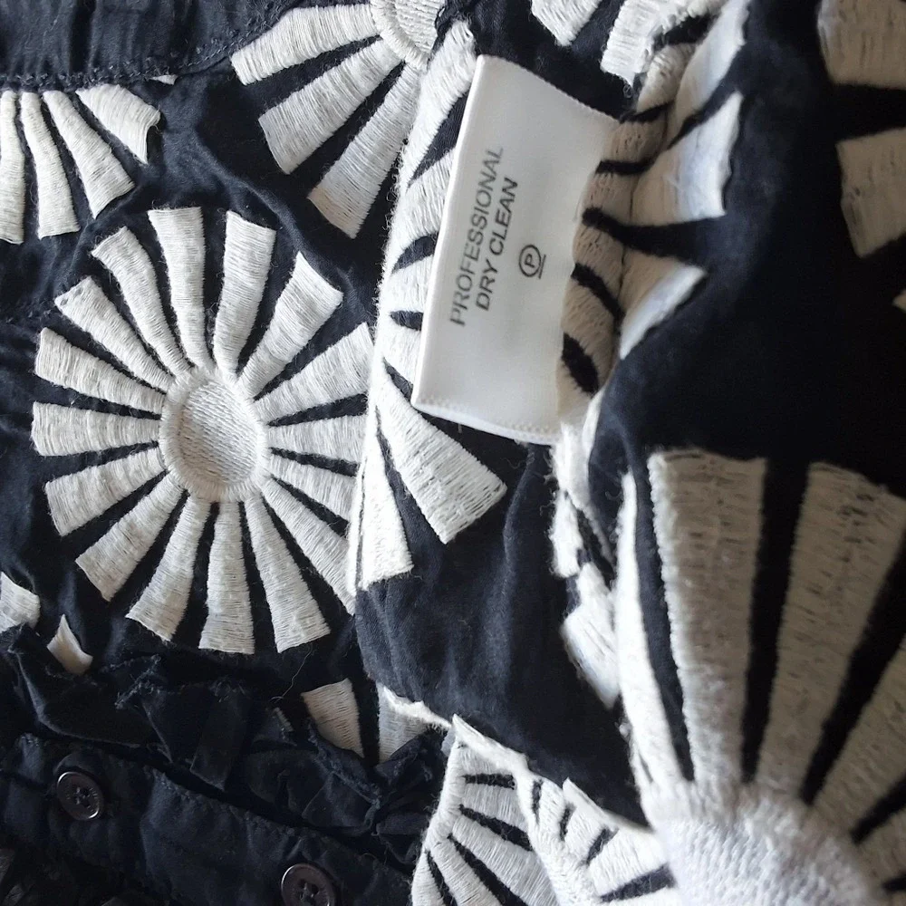 Tory Burch Embroidered Sunburst Navy Blue White Sleeveless top size‎ 6